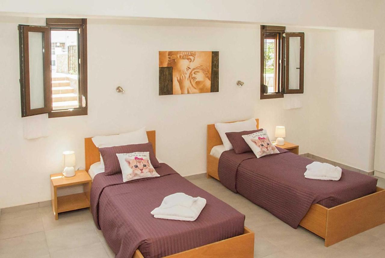 Zephyros Villa Pefki